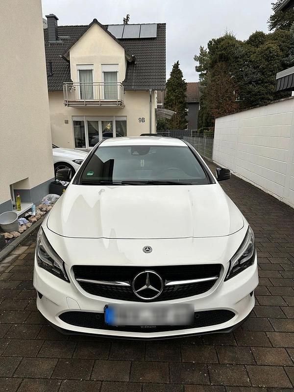 Weiß Gebraucht 2018 Mercedes CLA200 Coupé | 16.600 € (Fairer Preis) - Bild 1/4