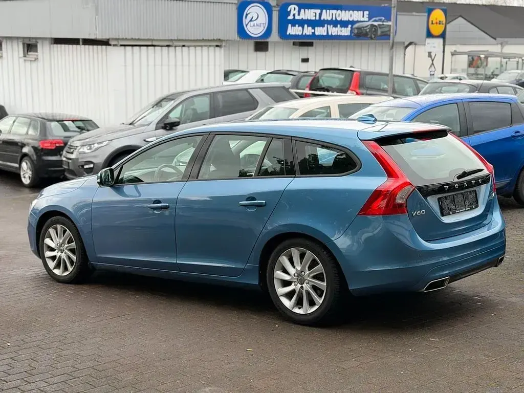 Gebraucht Volvo V60 Kinetic 190 PS (139 kW) 2016 Blau Kombi
