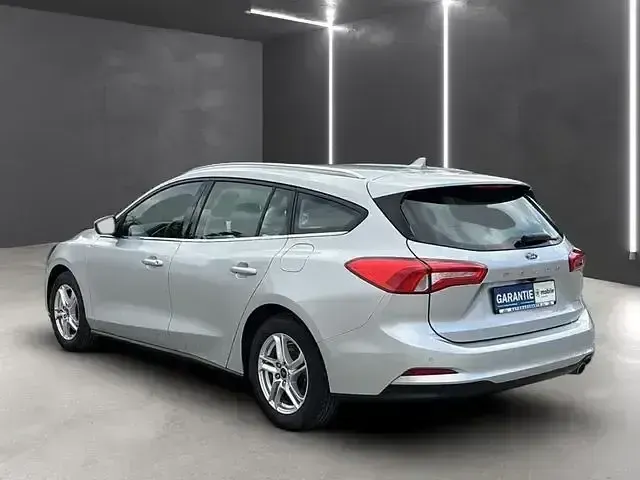 Gebraucht Ford Focus Cool & Connect 125 PS (91 kW) 2022 Silber Limousine
