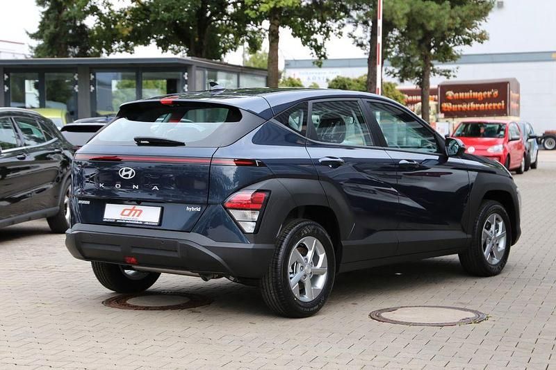 Neu Hyundai Kona 139 PS (102 kW) 2025 Blau SUV
