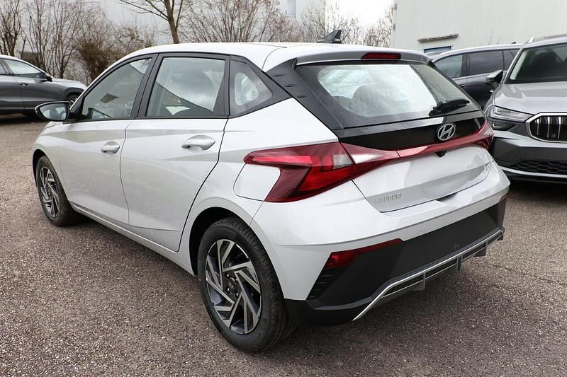Neu Hyundai i20 Select 90 PS (66 kW) 2026 Grau metallic Kleinwagen