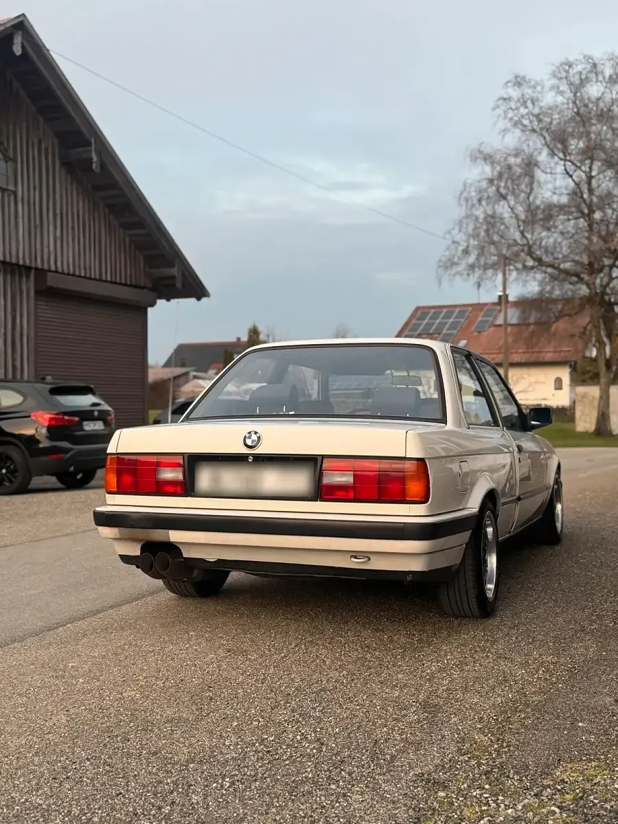 Gebraucht BMW 316 102 PS (75 kW) 1986 Weiß Coupé
