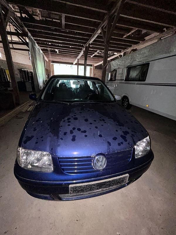 Blau Gebraucht 2000 VW Polo Basis Limousine | 500 € (Superpreis) - Bild 1/4