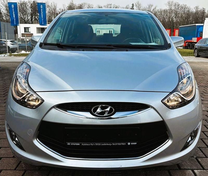 Gebraucht Hyundai ix20 Edition 90 PS (66 kW) 2012 Silber Kleinwagen