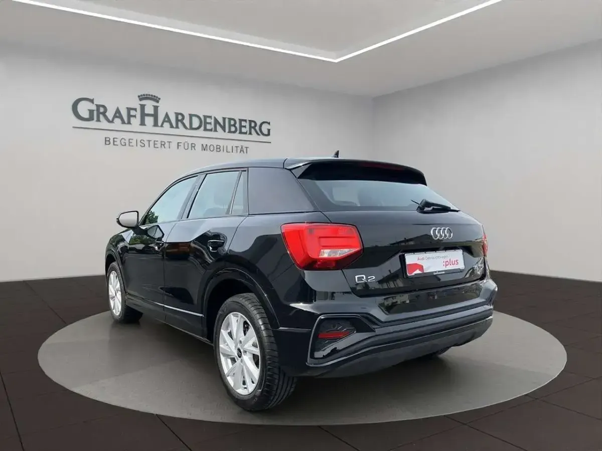 Gebraucht Audi Q2 S-Line 150 PS (110 kW) 2024 Mythosschwarz metallic SUV