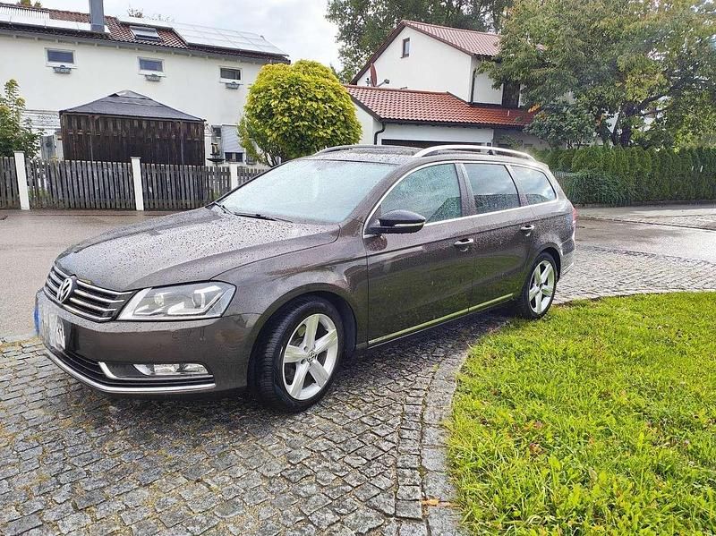 Braun Gebraucht 2014 VW Passat Kombi | 9.950 € (Fairer Preis) - Bild 1/4
