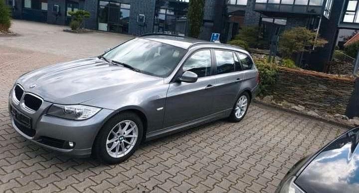 Grau Gebraucht 2012 BMW 318 Kombi | 3.900 € (Superpreis) - Bild 1/4