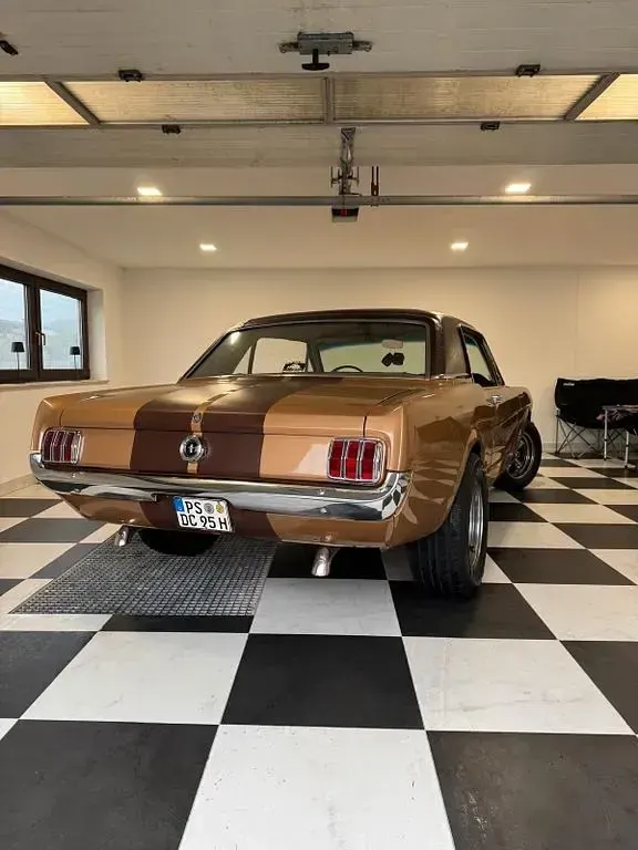 Brugt Ford V8 220 HK (161 kW) 1965 Guld