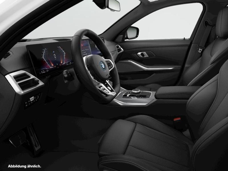 Weiß Gebraucht 2024 BMW 330e Kombi | 49.808 € - Bild 1/2