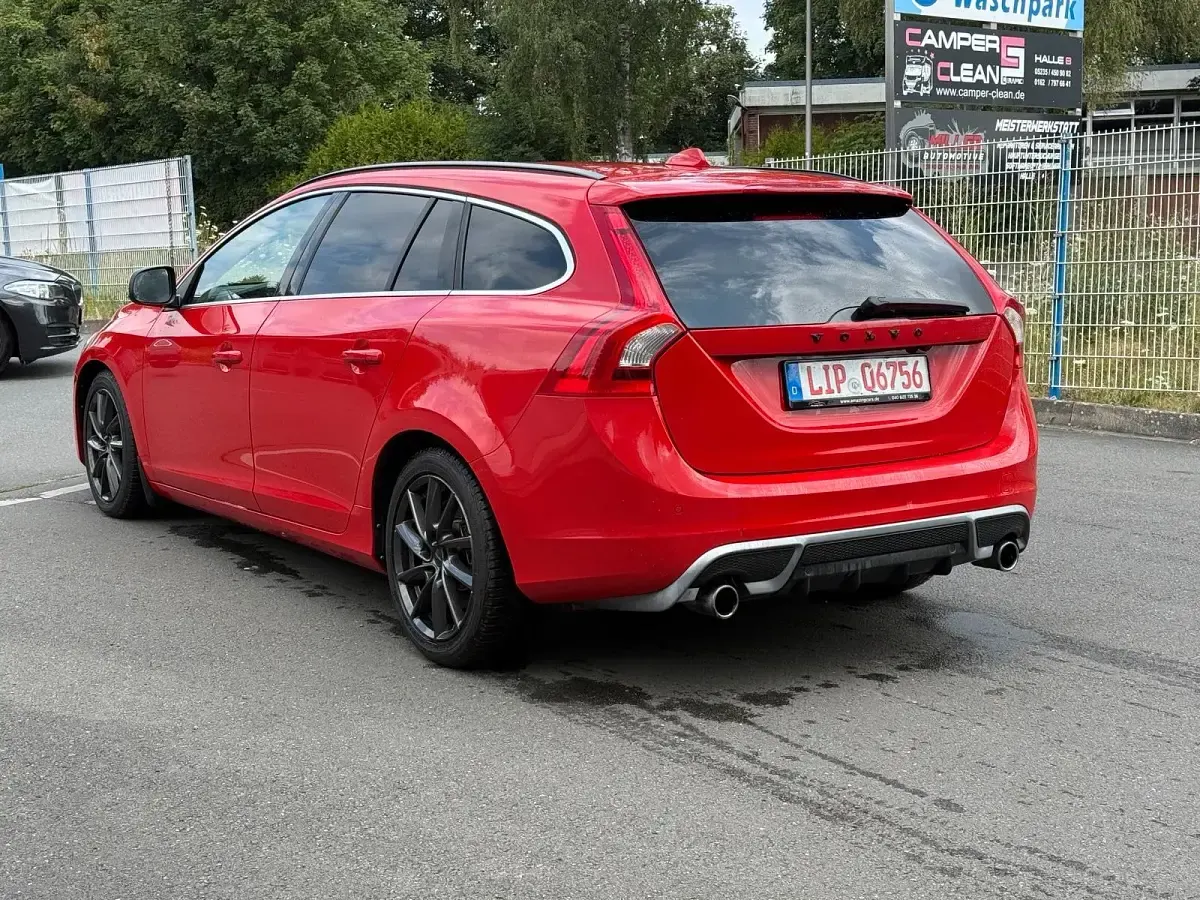 Gebraucht Volvo V60 200 PS (147 kW) 2011 Rot Kombi