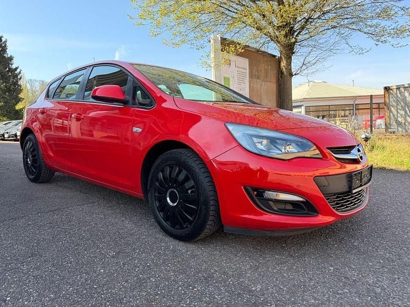 Gebraucht Opel Astra Selection 116 PS (85 kW) 2015 Rot Limousine