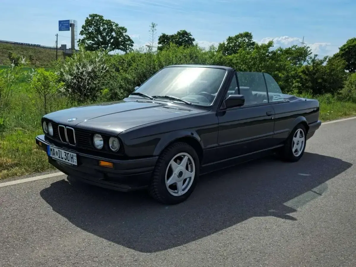 Gebraucht BMW 318 Cabriolet 113 PS (83 kW) 1992 Schwarz Cabrio