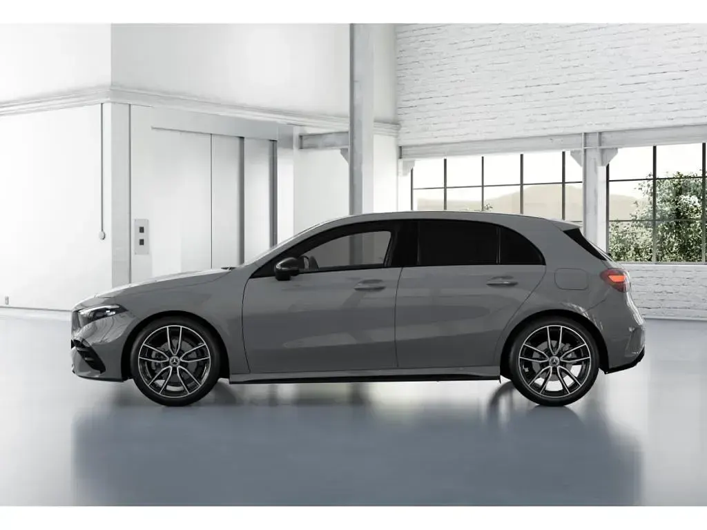 Gebraucht Mercedes A200 AMG 163 PS (119 kW) 2025 Manufaktur lack manufaktur alpin Limousine