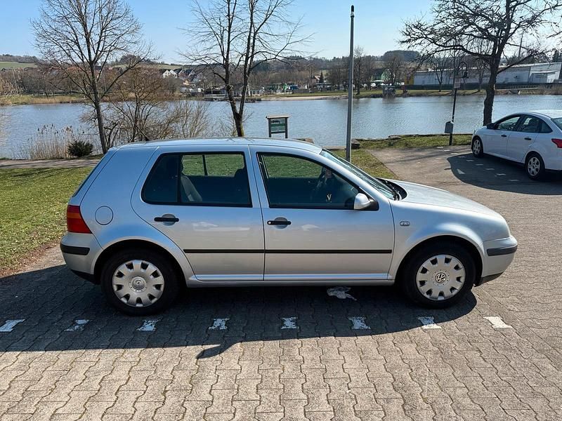Gebraucht VW Golf IV 105 PS (77 kW) 2002 Silber Kleinwagen
