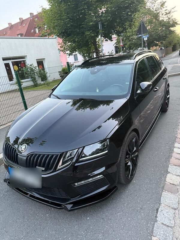 Schwarz Gebraucht 2018 Skoda Octavia RS Kombi | 18.950 € (Fairer Preis) - Bild 1/4