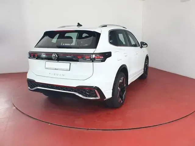 Gebraucht VW Tiguan R-line 150 PS (110 kW) 2025 Weiß SUV