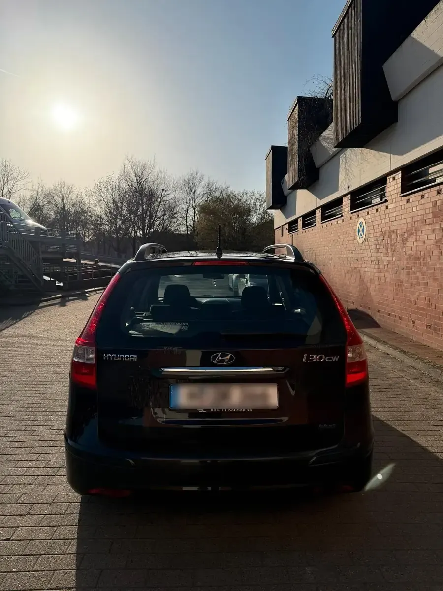 Gebraucht Hyundai i30 110 PS (80 kW) 2011 Schwarz Kombi