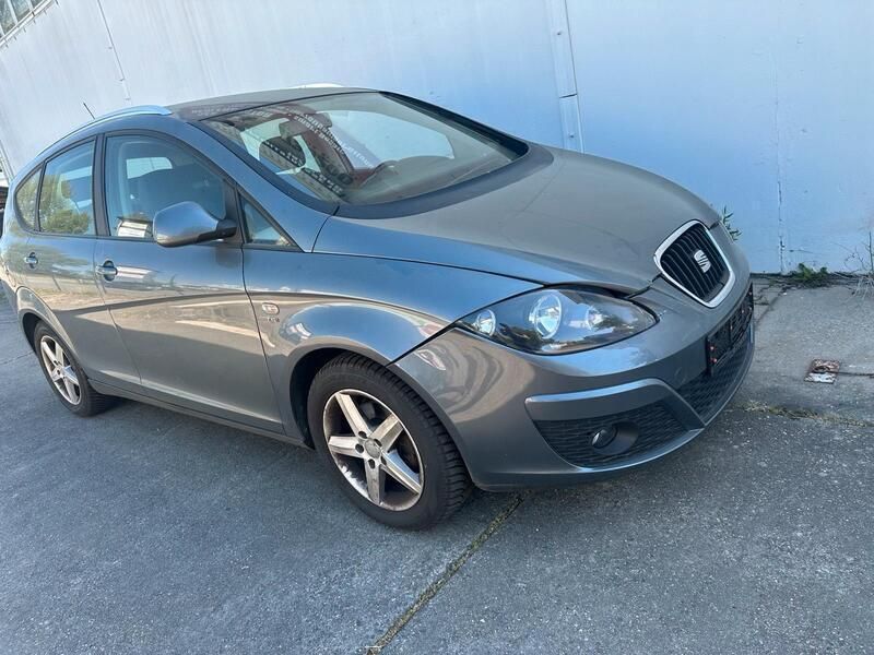 Grau Gebraucht 2012 Seat Altea XL Van / Kleinbus | 2.900 € (Guter Preis) - Bild 1/4