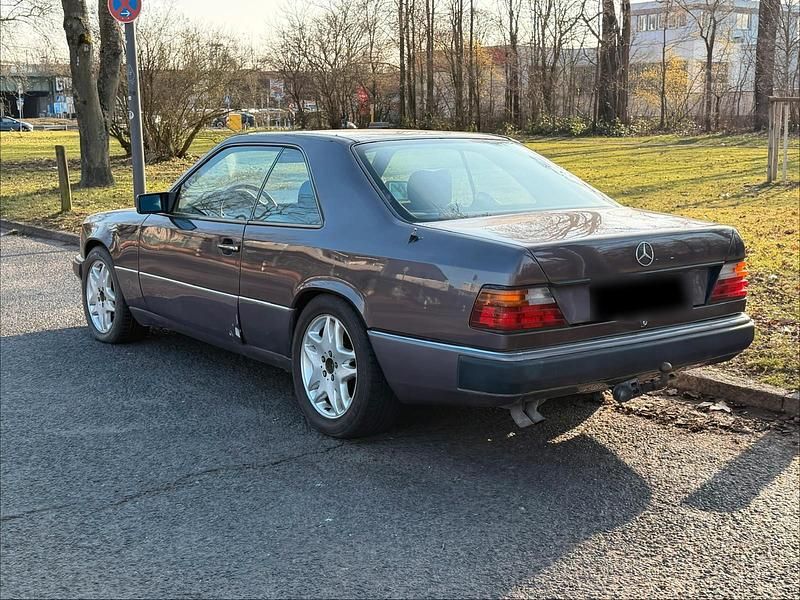 Gebraucht Mercedes E300 Sportline 179 PS (131 kW) 1992 Violet Coupé