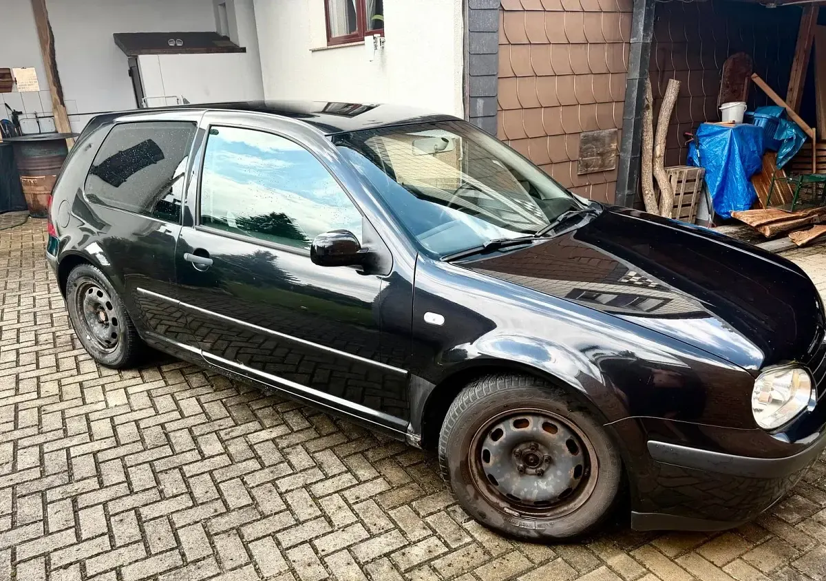Gebraucht VW Golf IV 101 PS (74 kW) 2001 Schwarz Kleinwagen