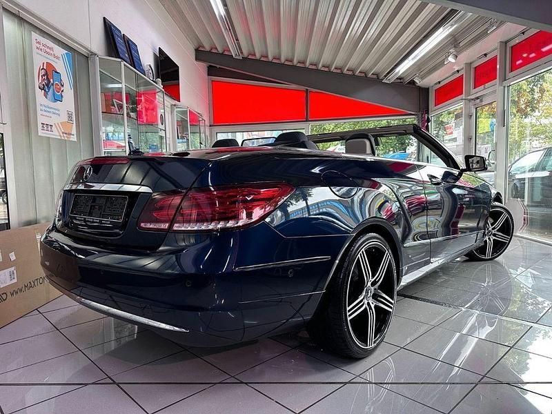 Gebraucht Mercedes E250 Premium 211 PS (155 kW) 2014 Blau Cabrio