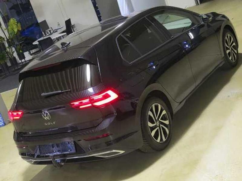 Gebraucht VW Golf VIII Active 150 PS (110 kW) 2022 Deep black pearlescent (metallic) Limousine