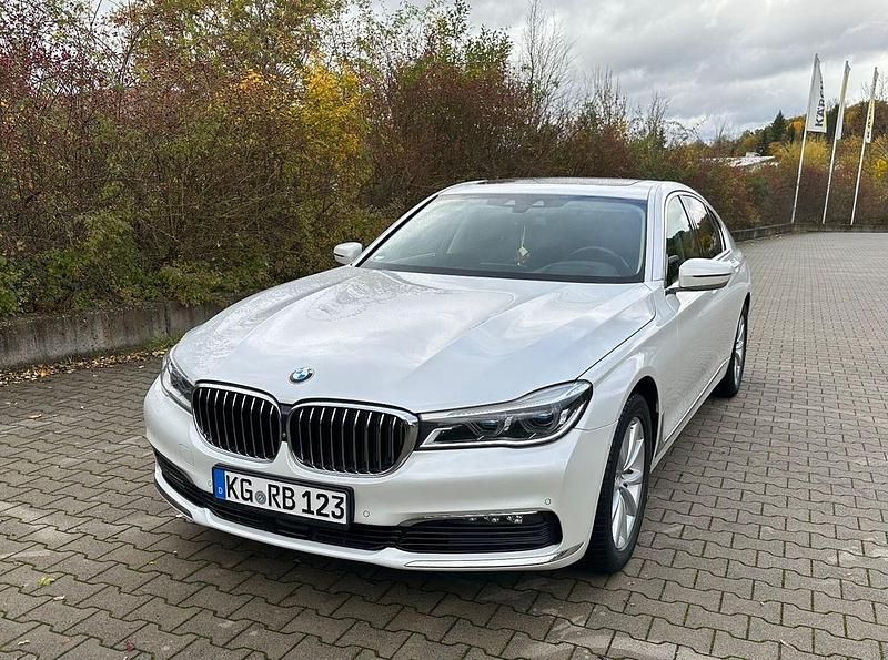Weiß Gebraucht 2018 BMW 730 Limousine | 30.500 € (Superpreis) - Bild 1/4