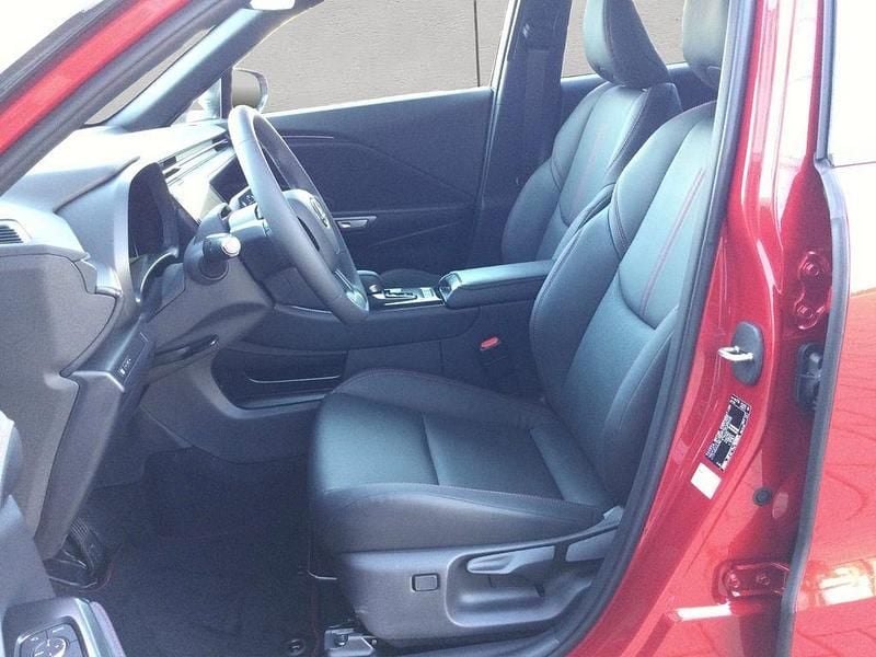 Neu Lexus LBX 136 PS (100 kW) 2026 Rot SUV