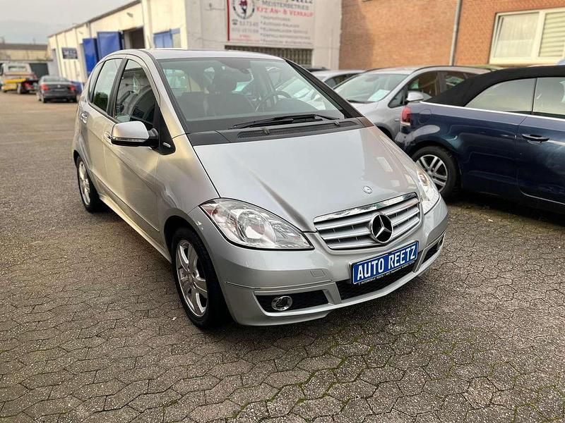 Gebraucht Mercedes A160 82 PS (60 kW) 2009 Polarsilber  metalliclack Limousine