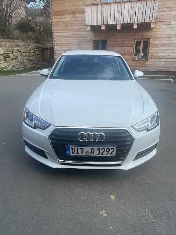 Gebraucht Audi A4 150 PS (110 kW) 2019 Weiß Kombi