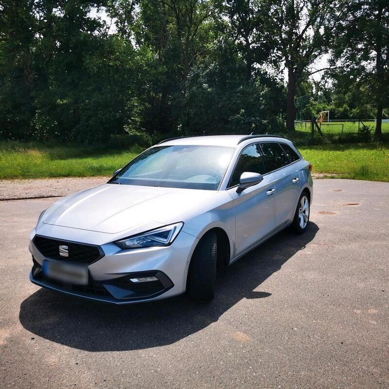 Silber Gebraucht 2022 Seat Leon FR Kombi | 18.000 € (Superpreis) - Bild 1/4