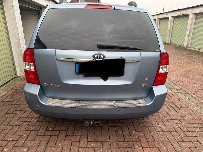 Gebraucht Kia Carnival EX 185 PS (136 kW) 2007 Blau Van / Kleinbus