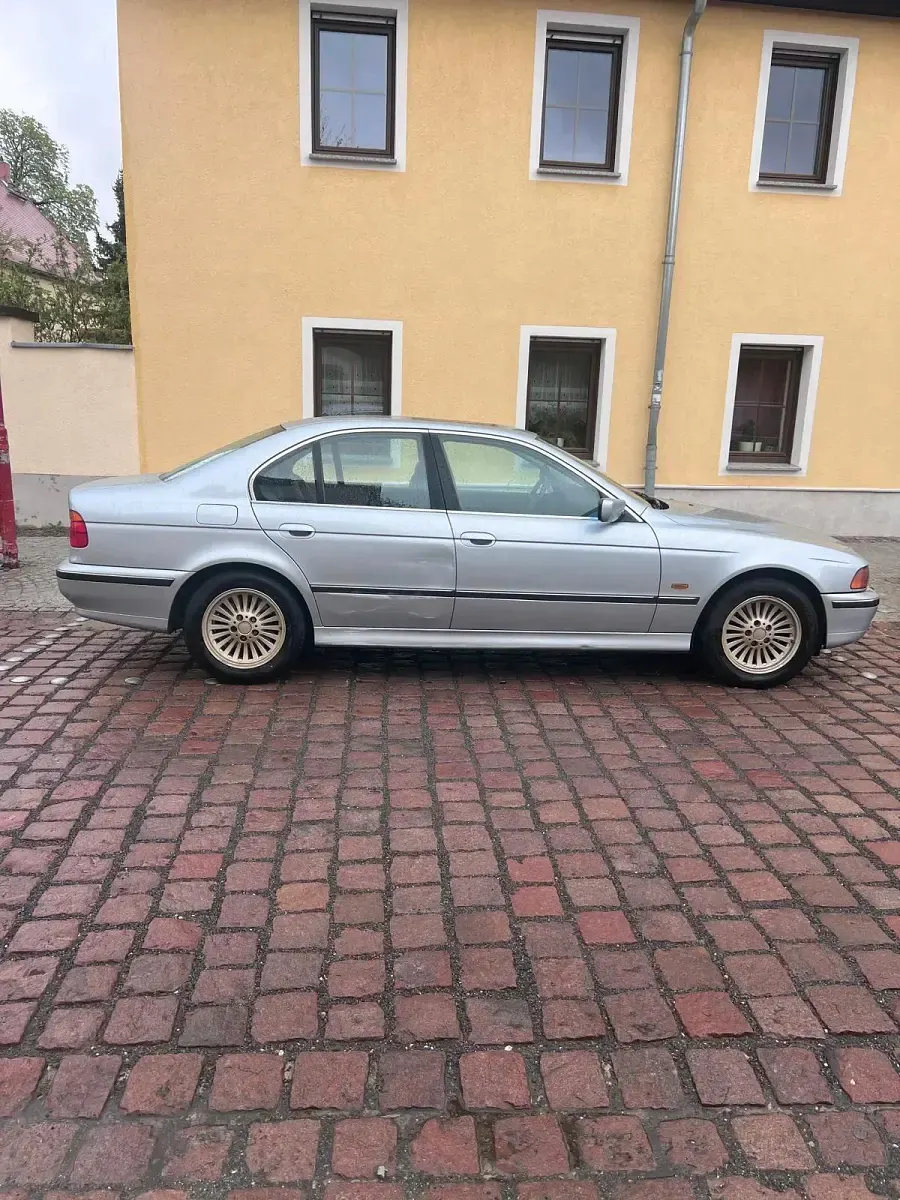 Gebraucht BMW 523 170 PS (125 kW) 1998 Silber Limousine