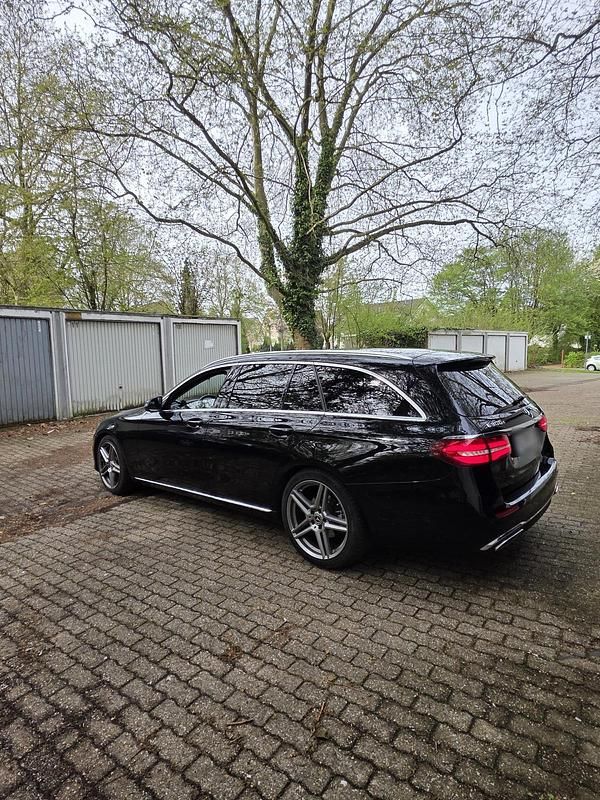 Gebraucht Mercedes E300 245 PS (180 kW) 2018 Schwarz Kombi