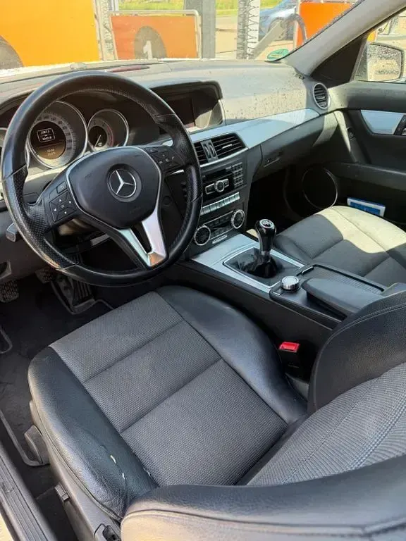 Gebraucht Mercedes C200 Avantgarde 136 PS (100 kW) 2011 Weiß Limousine