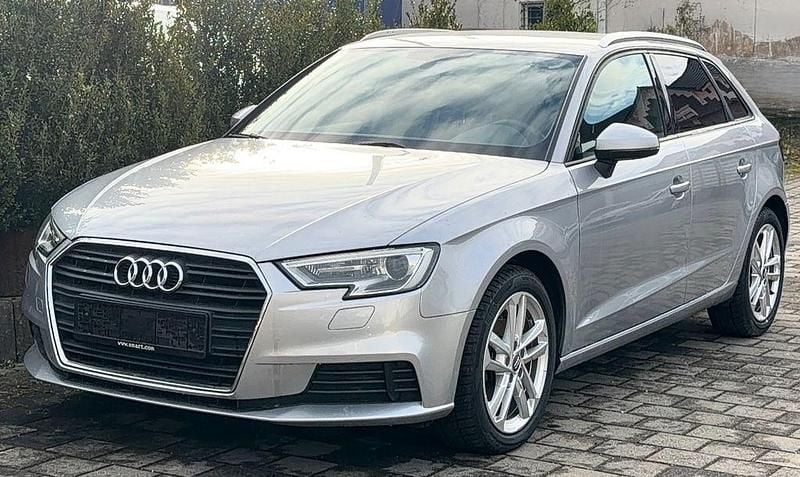 Silber Gebraucht 2019 Audi A3 Sport Limousine | 15.690 € (Superpreis) - Bild 1/4