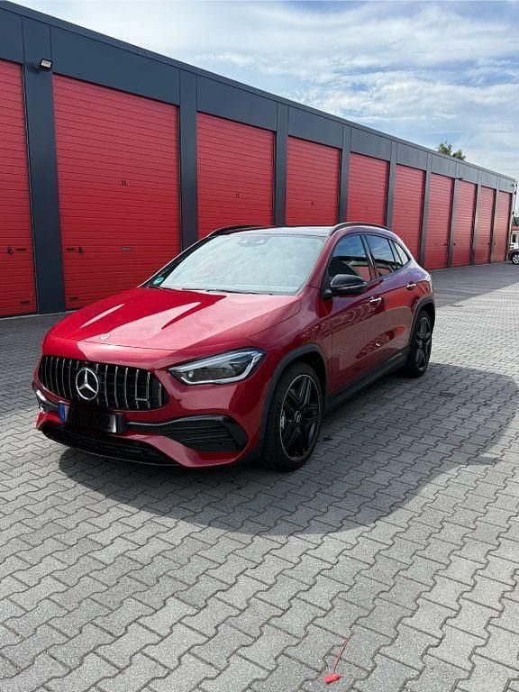Rot Gebraucht 2023 Mercedes GLA35 AMG AMG SUV | 47.900 € (Superpreis) - Bild 1/4