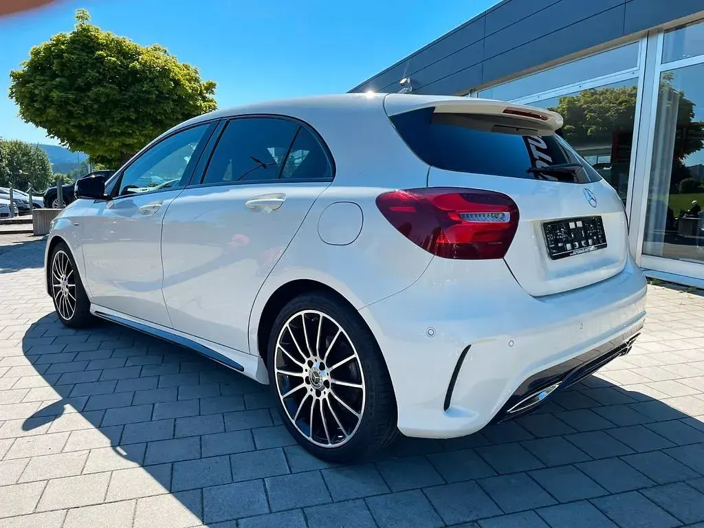 Gebraucht Mercedes A180 AMG line 122 PS (89 kW) 2017 Weiß Limousine