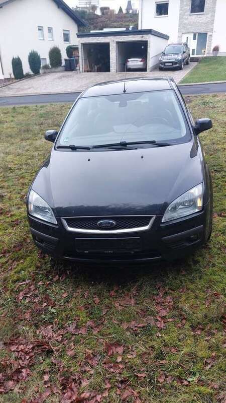 Schwarz Gebraucht 2005 Ford Focus Limousine | 800 € (Superpreis) - Bild 1/3
