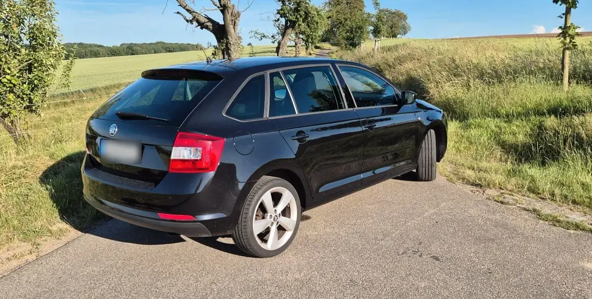 Gebraucht Skoda Rapid 105 PS (77 kW) 2013 Schwarz Kleinwagen