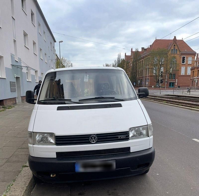 Second-hand VW Caravelle 102 CP (75 kW) 2000 Alb Van