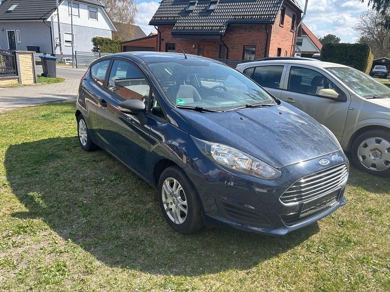 Używany Ford Fiesta SYNC Edition 60 KM (44 kW) 2015 Niebieski Hatchback