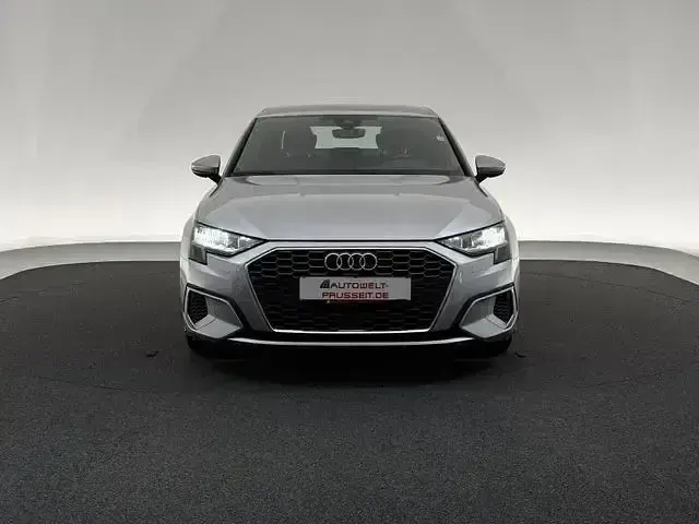 Używany Audi A3 Advanced 150 KM (110 kW) 2021 Srebrny Sedan/Limuzyna