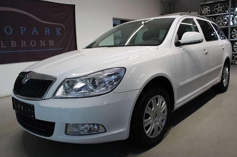 Candyweiss Gebraucht 2013 Skoda Octavia Ambition Kombi | 4.799 € (Guter Preis) - Bild 1/4