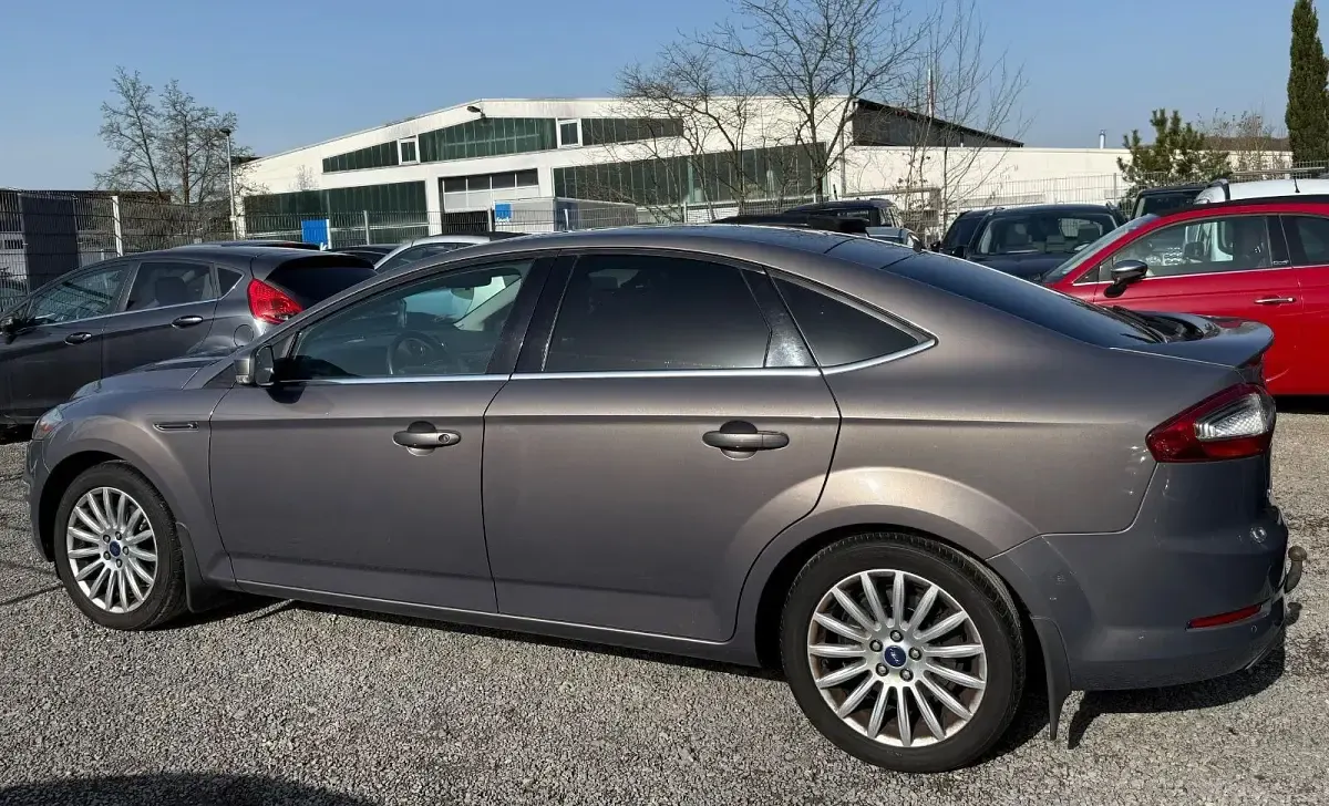 Używany Ford Mondeo Ambiente 116 KM (85 kW) 2014 Brązowy Sedan/Limuzyna