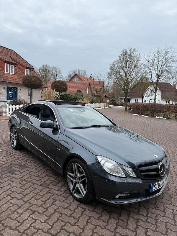 Gebraucht Mercedes E250 Avantgarde 204 PS (150 kW) 2009 Grau Coupé