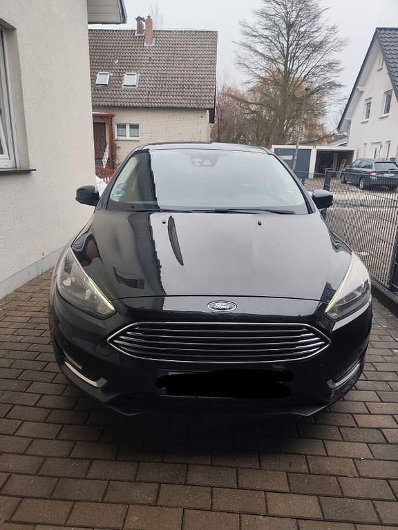 Schwarz Gebraucht 2014 Ford Focus Titanium Limousine | 6.999 € (Guter Preis) - Bild 1/4