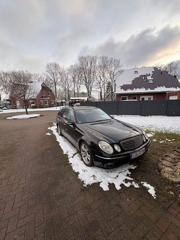 Gebraucht Mercedes 220 143 PS (105 kW) 2001 Schwarz Kombi