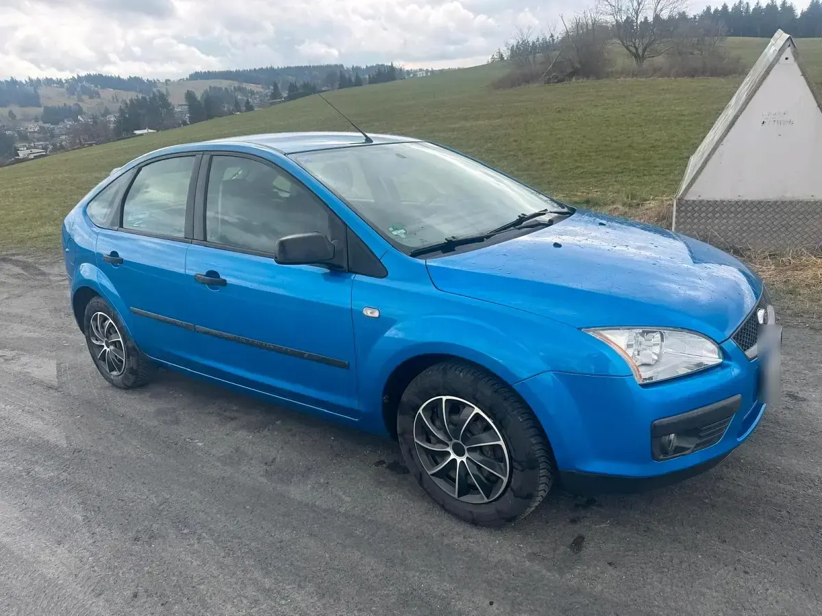 Gebraucht Ford Focus 100 PS (73 kW) 2005 Blau Limousine