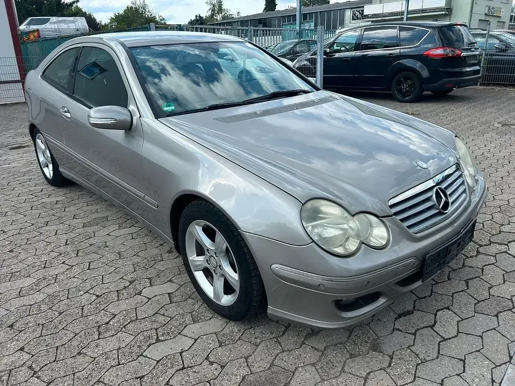 Gebraucht Mercedes C220 150 PS (110 kW) 2007 Silber Coupé